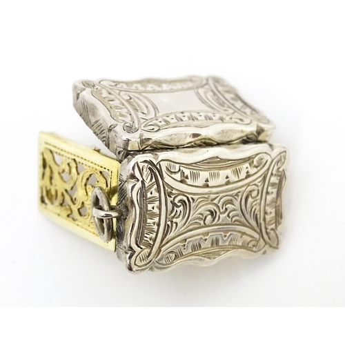 507 - A small Victorian silver vinaigrette with engraved decoration and gilded interior, hallmarked Birmin... 