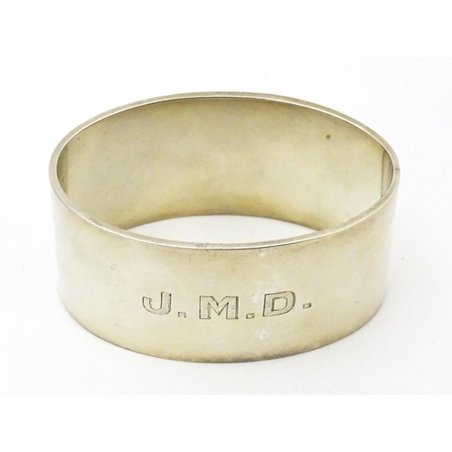 526 - A silver napkin ring of oval form, hallmarked Birmingham 1942, maker J B Chatterley & Sons Ltd.