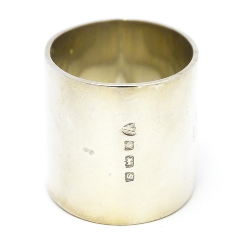 526 - A silver napkin ring of oval form, hallmarked Birmingham 1942, maker J B Chatterley & Sons Ltd.