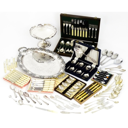 560 - A quantity of silver plated wares to include and oval tray, tazza, flatware / cutlery etc.