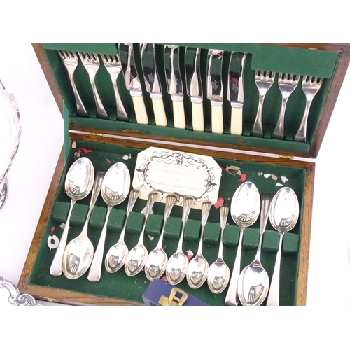 560 - A quantity of silver plated wares to include and oval tray, tazza, flatware / cutlery etc.