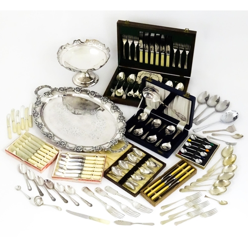 560 - A quantity of silver plated wares to include and oval tray, tazza, flatware / cutlery etc.