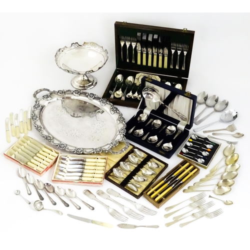 560 - A quantity of silver plated wares to include and oval tray, tazza, flatware / cutlery etc.