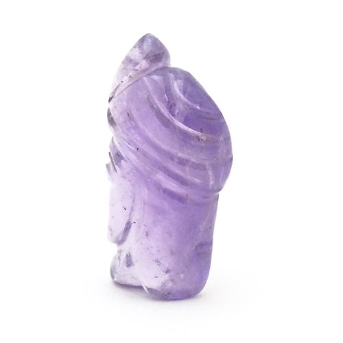 728 - An amethyst intaglio carved to form the head in profile of a man wearing a turban. Approx 1