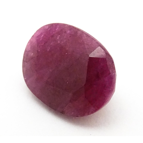 734 - A red spinel stone. Unmounted. Approx 1/2