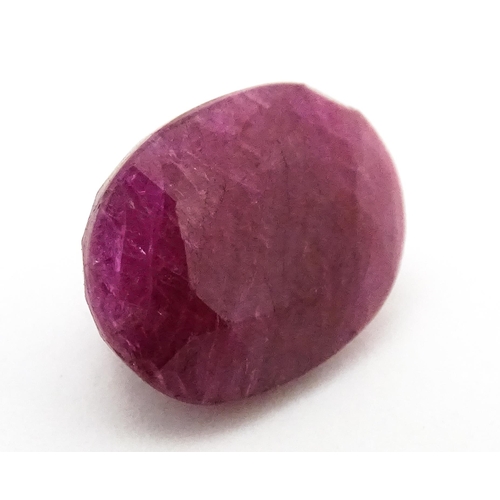 734 - A red spinel stone. Unmounted. Approx 1/2