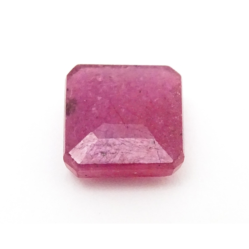 736 - A red spinel stone. Unmounted. Approx 3/8