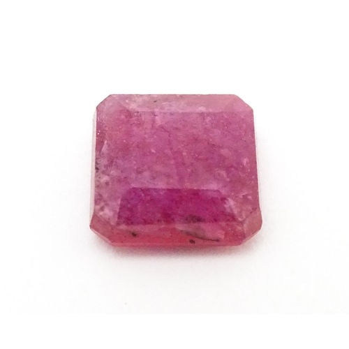 736 - A red spinel stone. Unmounted. Approx 3/8