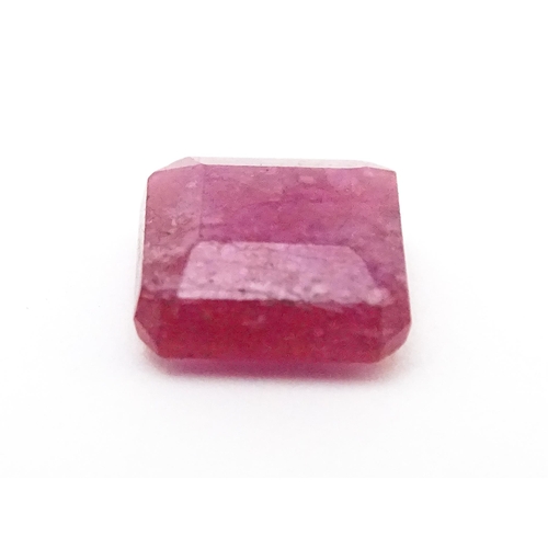 736 - A red spinel stone. Unmounted. Approx 3/8