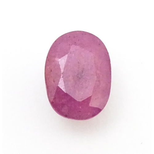 738 - A red spinel stone. Unmounted. Approx 3/8