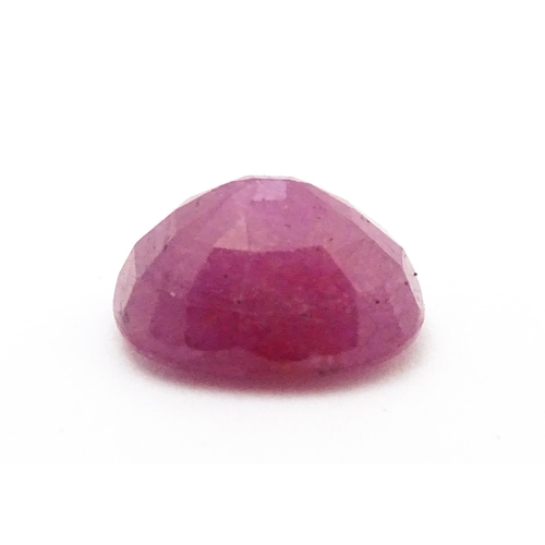 738 - A red spinel stone. Unmounted. Approx 3/8