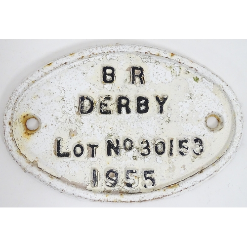 1332 - British Railway Interest: A 20thC cast railway wagon plate 'BR Derby Lot No. 30153 1955'. Approx 7