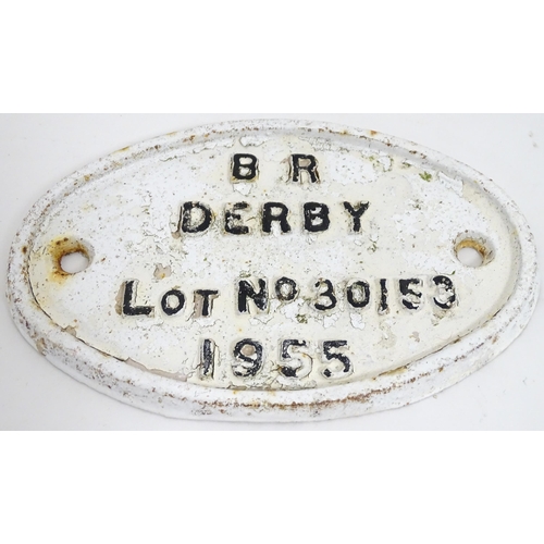 1332 - British Railway Interest: A 20thC cast railway wagon plate 'BR Derby Lot No. 30153 1955'. Approx 7