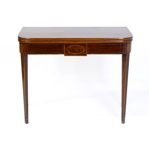 1444 - A late Georgian mahogany card table / tea table, with decorative stringing to the top and satinwood ... 