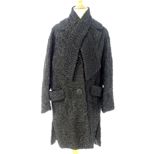 100 - Vintage fashion / clothing: A beaver lamb / mouton fur style coat, button fastening to the front, bu... 