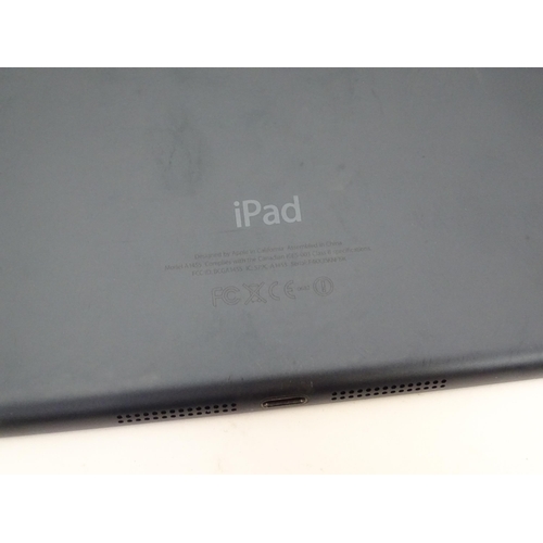 490 - Two Apple iPads to comprising a silver iPad Model A1337 and a black iPad Mini Model A1455 (2)