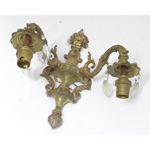 821 - Wall light formed as a brass wall sconce