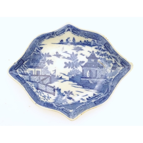 824 - Two items of blue and white to include a Spode pearlware sauce tureen and a shaped dish. Dish approx... 