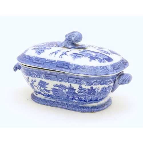 824 - Two items of blue and white to include a Spode pearlware sauce tureen and a shaped dish. Dish approx... 