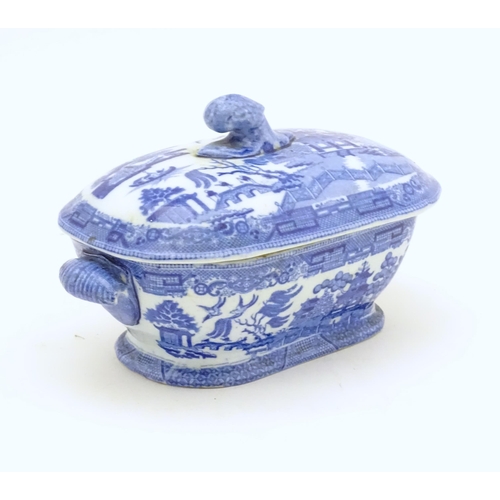 824 - Two items of blue and white to include a Spode pearlware sauce tureen and a shaped dish. Dish approx... 