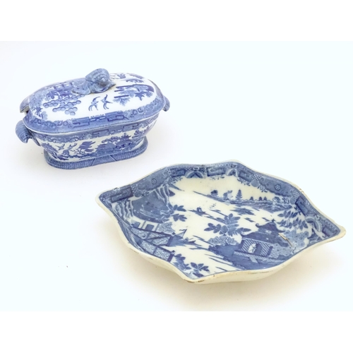 824 - Two items of blue and white to include a Spode pearlware sauce tureen and a shaped dish. Dish approx... 