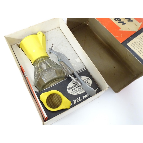 1079 - A quantity of vintage kitchenalia, comprising a boxed Bel cream maker, glass jelly mould, lemon juic... 