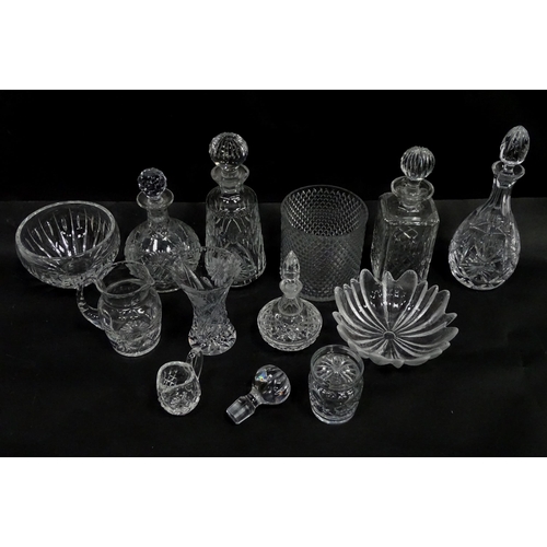 124 - A quantity of assorted glassware and cut crystal to include decanters, bowls, vase, etc. Largest dec... 