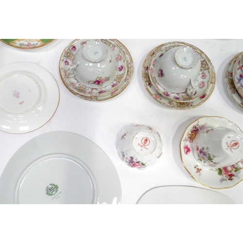 277 - A quantity of assorted tea / coffee wares to include cups and saucers, trios, cake / sandwich plates... 