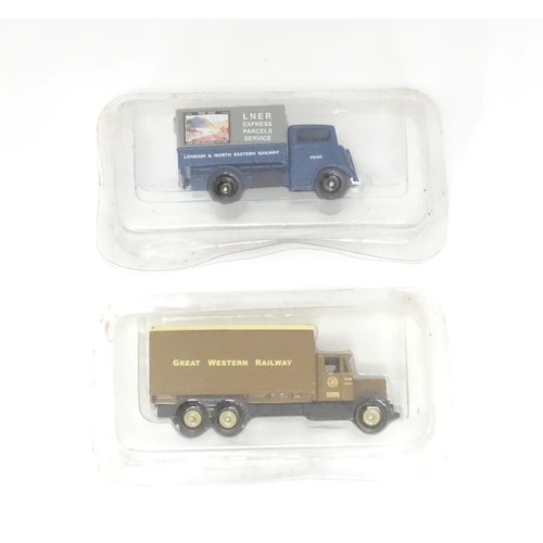 373 - Toys: Assorted scale model / die cast vehicles to include Corgi Classics Thornycroft Bus, Lledo Roya... 