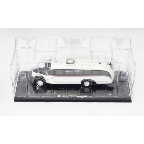 418 - Five Atlas Editions scale model vehicles from the Classic Coaches Collection (5)