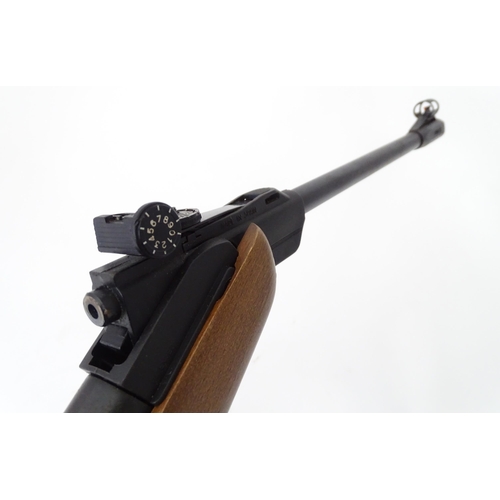 431 - A Gamo Junior Hunter .177 break-action air rifle, the 15 1/4