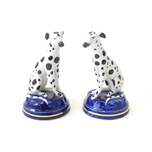 493 - A pair of Staffordshire style models of seated dalmatian dogs. Each approx 4