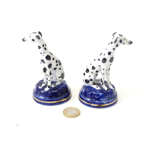 493 - A pair of Staffordshire style models of seated dalmatian dogs. Each approx 4