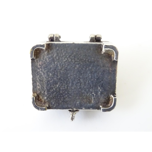 519 - A white metal pill box of oblong form surmounted by a cat. Approx. 1 3/8