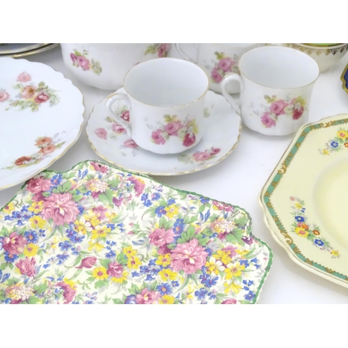 332 - A quantity of assorted tea wares etc. to include tea cups, saucers, teapot, milk jug, sugar bowl, ca... 