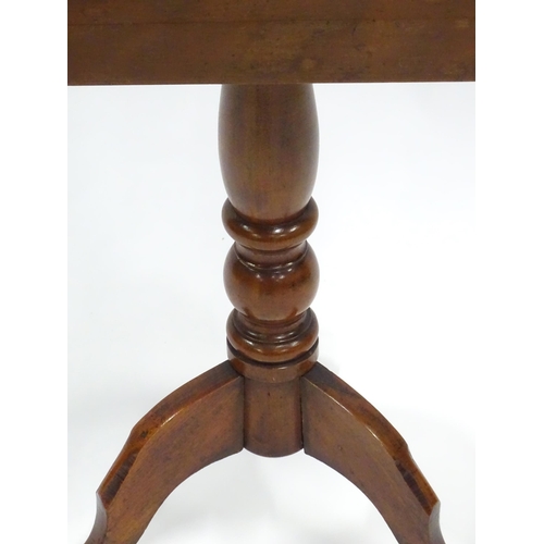 342 - An early 20thC oak tilt-top occasional table, the squared top with chamfered edges and scalloped cor... 