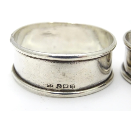 539 - A pair of silver napkin rings hallmarked 1931 maker Gomms. (2)