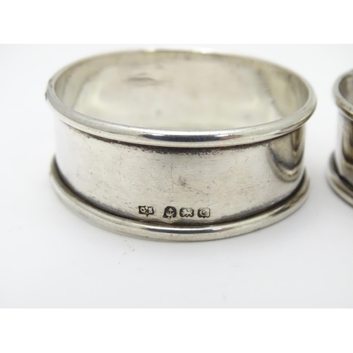 539 - A pair of silver napkin rings hallmarked 1931 maker Gomms. (2)