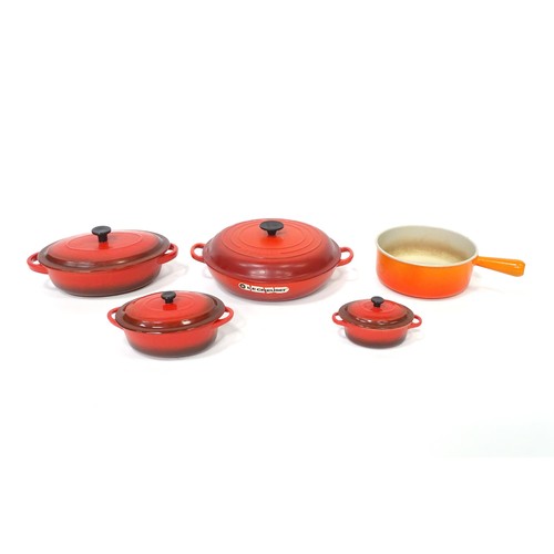 198 - Assorted cookware / oven dishes, etc. to include an example by Le Creuset. Largest approx 12