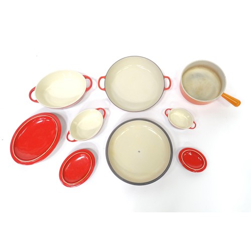 198 - Assorted cookware / oven dishes, etc. to include an example by Le Creuset. Largest approx 12