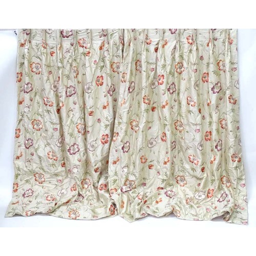 1089 - A pair of curtains decorated with poppy motifs, each approximately 82