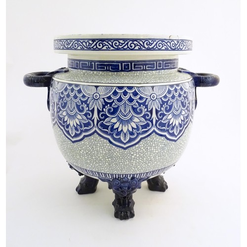 233 - A large Victorian Minton blue and white jardiniere / planter with twin handles standing on four feet... 