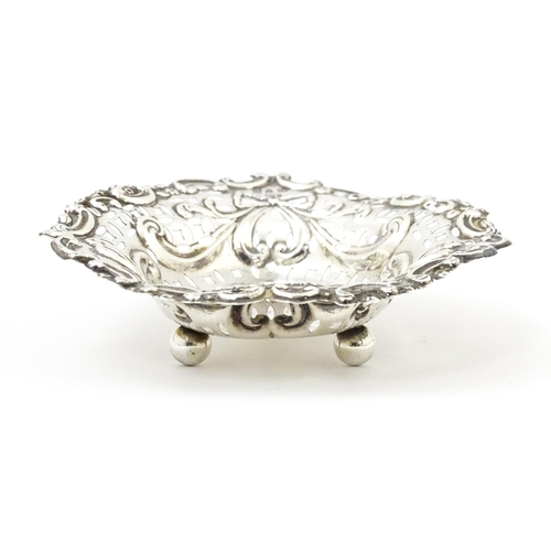 335 - A Victorian silver bon bon dish with pierced decoration and raised on ball feet, hallmarked Chester ... 