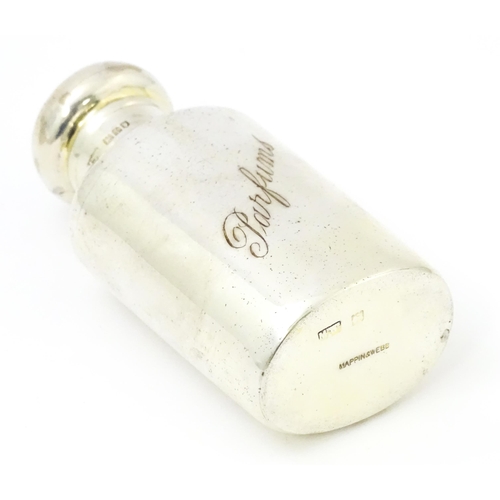 336 - A silver scent bottle hallmarked London 1904, maker Mappin & Webb Ltd. Approx. 3 1/2