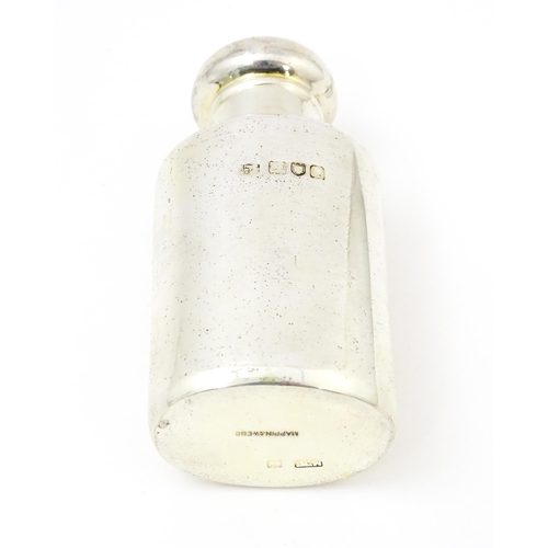 336 - A silver scent bottle hallmarked London 1904, maker Mappin & Webb Ltd. Approx. 3 1/2