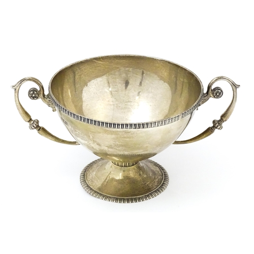 355 - A silver pedestal bowl with twin handles hallmarked London 1916, maker Goldsmiths & Silversmiths Co.... 