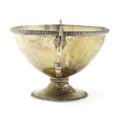 355 - A silver pedestal bowl with twin handles hallmarked London 1916, maker Goldsmiths & Silversmiths Co.... 