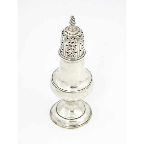 357 - A silver sugar caster / shaker hallmarked London 1783, maker Thomas Shepherd. Approx. 5 3/4