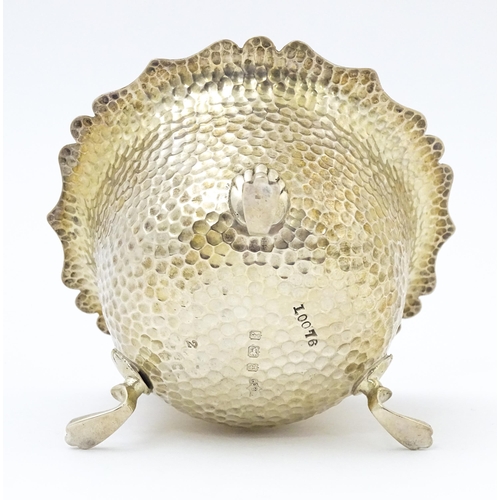 362 - A silver bowl with hammered decoration hallmarked 1905, maker Marples & Co. Approx. 2