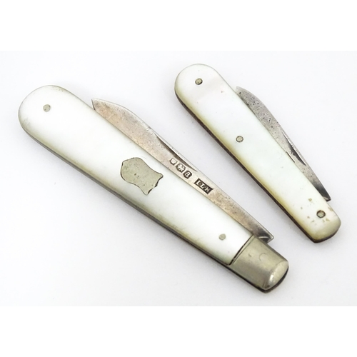 365 - Two folding fruit knives with mother of pearl handles, one hallmarked Sheffield 1918, the other Birm... 